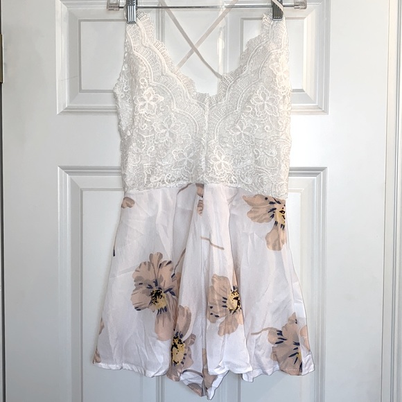 Floral Romper Pink & White Brand New Large - Picture 7 of 14